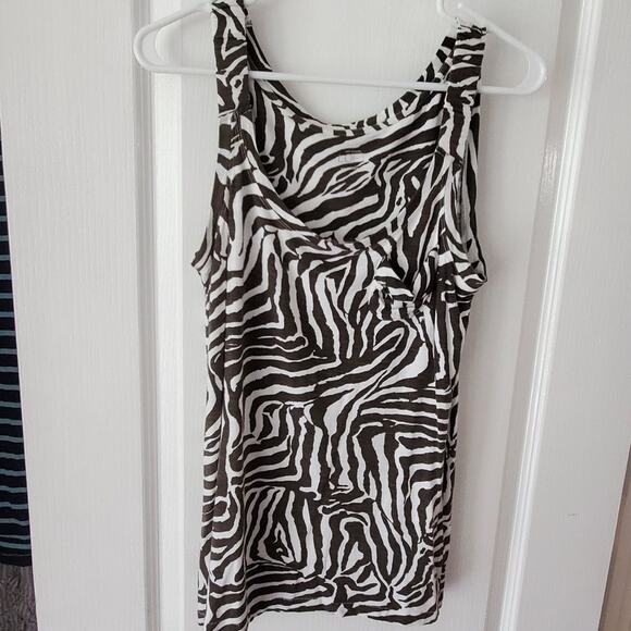 LOFT Tops - LOFT GIRAFFE‎ print super soft tank top